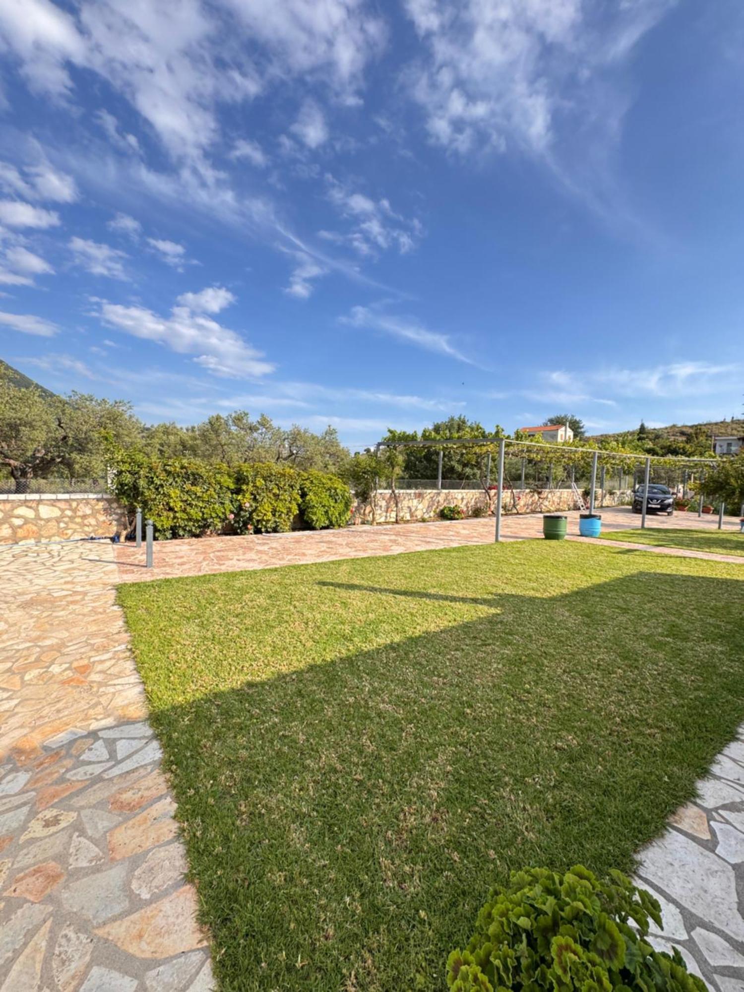 Belvedere Hotel&Suites Himare Buitenkant foto